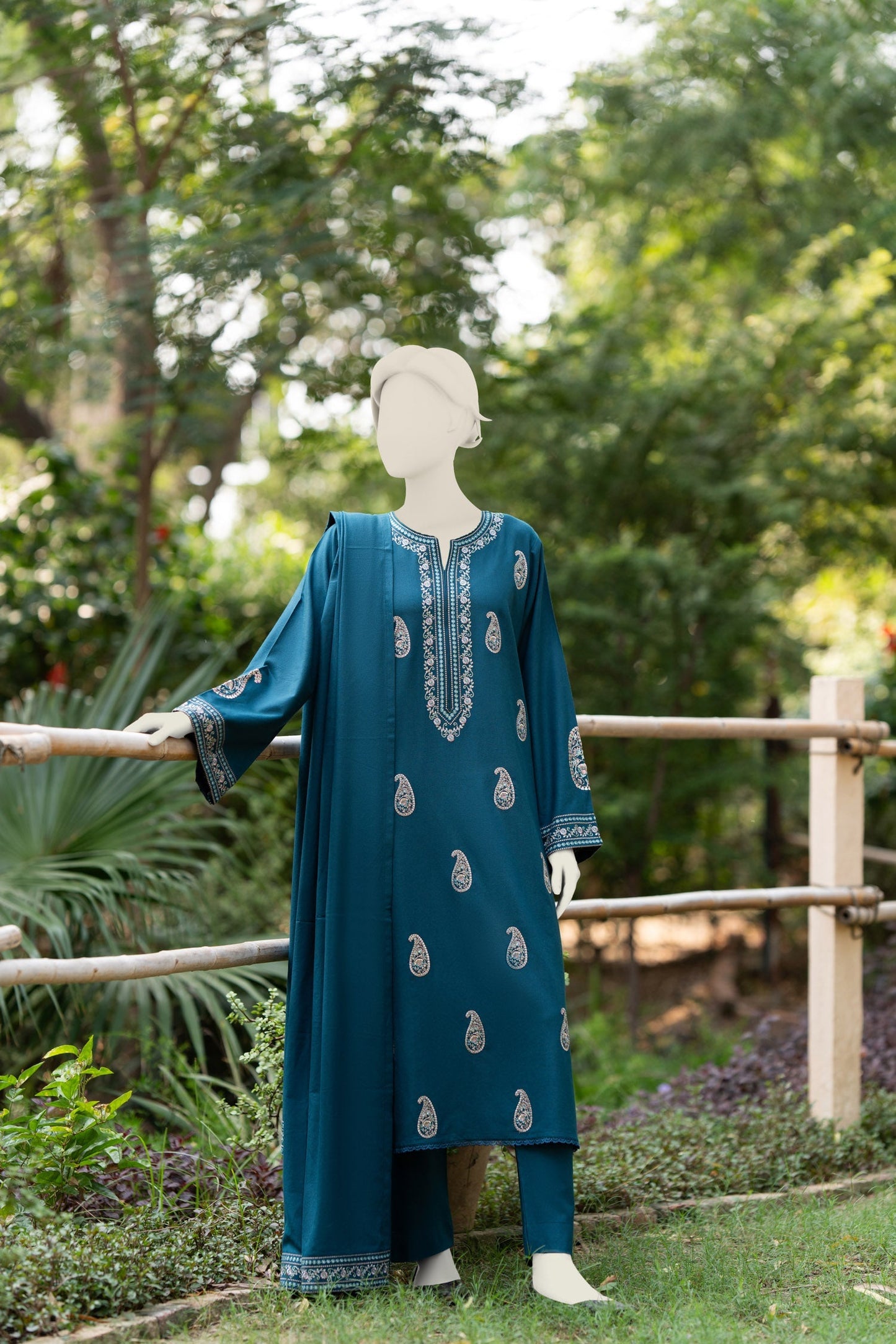 3pc Unstitched Dhanak With Border Emb Dhanak Shawl