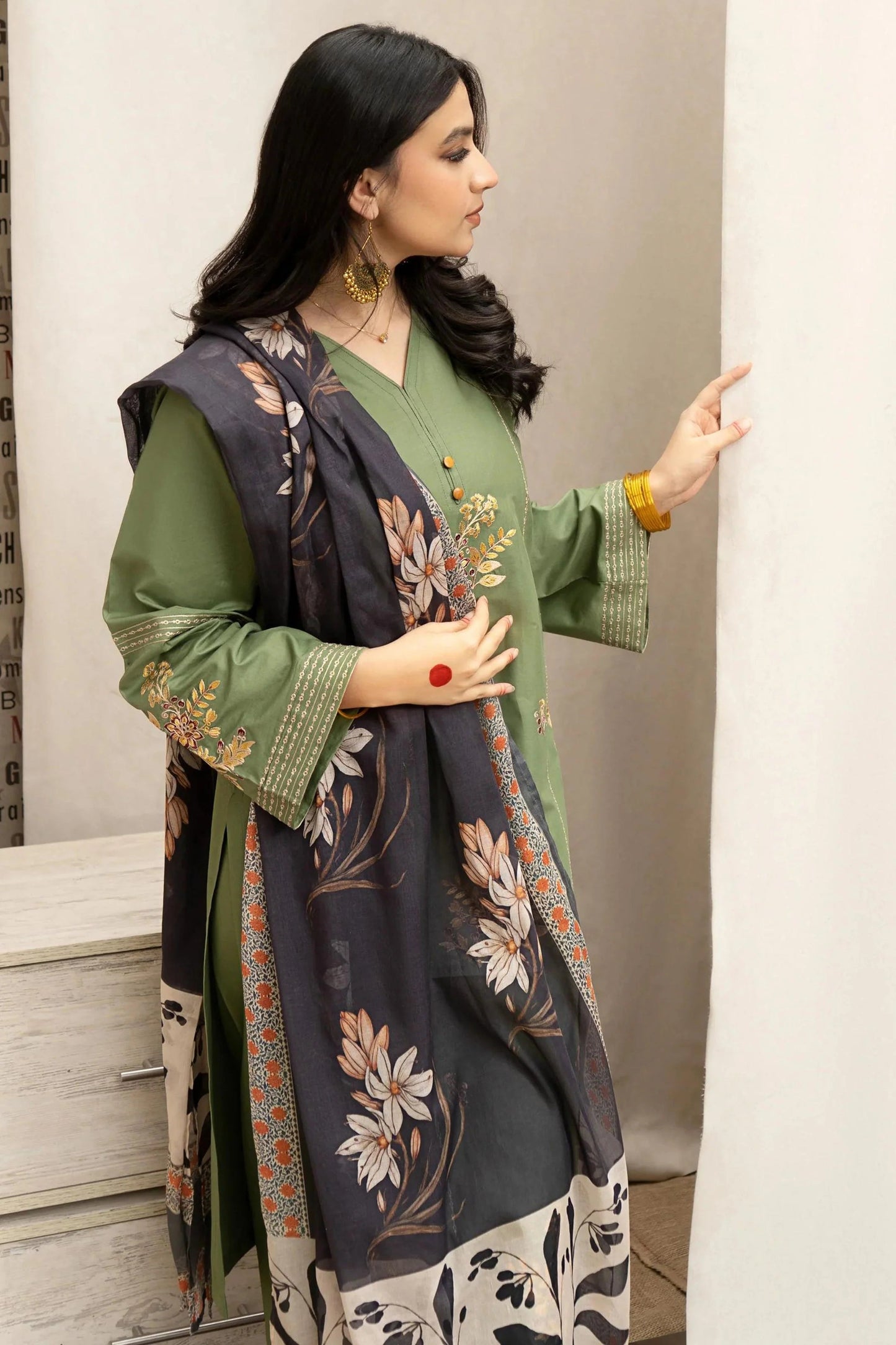 URGE - 3PC Lawn EMBROIDERED SHIRT WITH MONARK PRINTED DUPATTA
